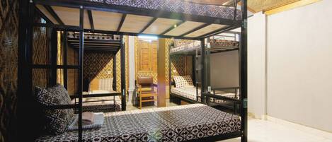 Soundproofing, free WiFi, bed sheets