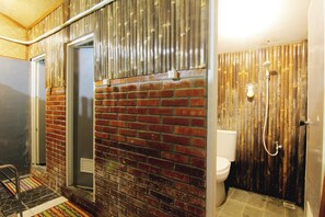 Dusche, kostenlose Toilettenartikel