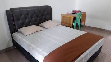 Standard Room | Desk, free WiFi, bed sheets