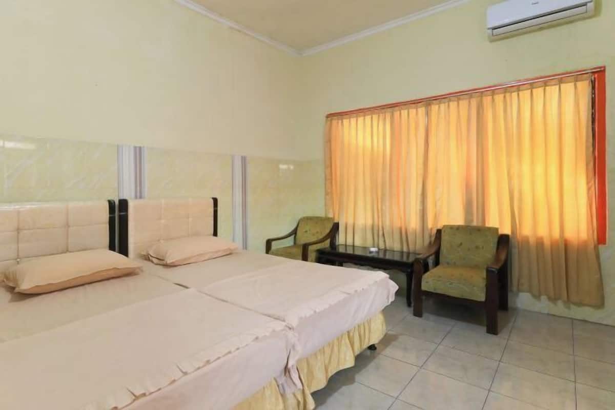 Desk, free WiFi, bed sheets
