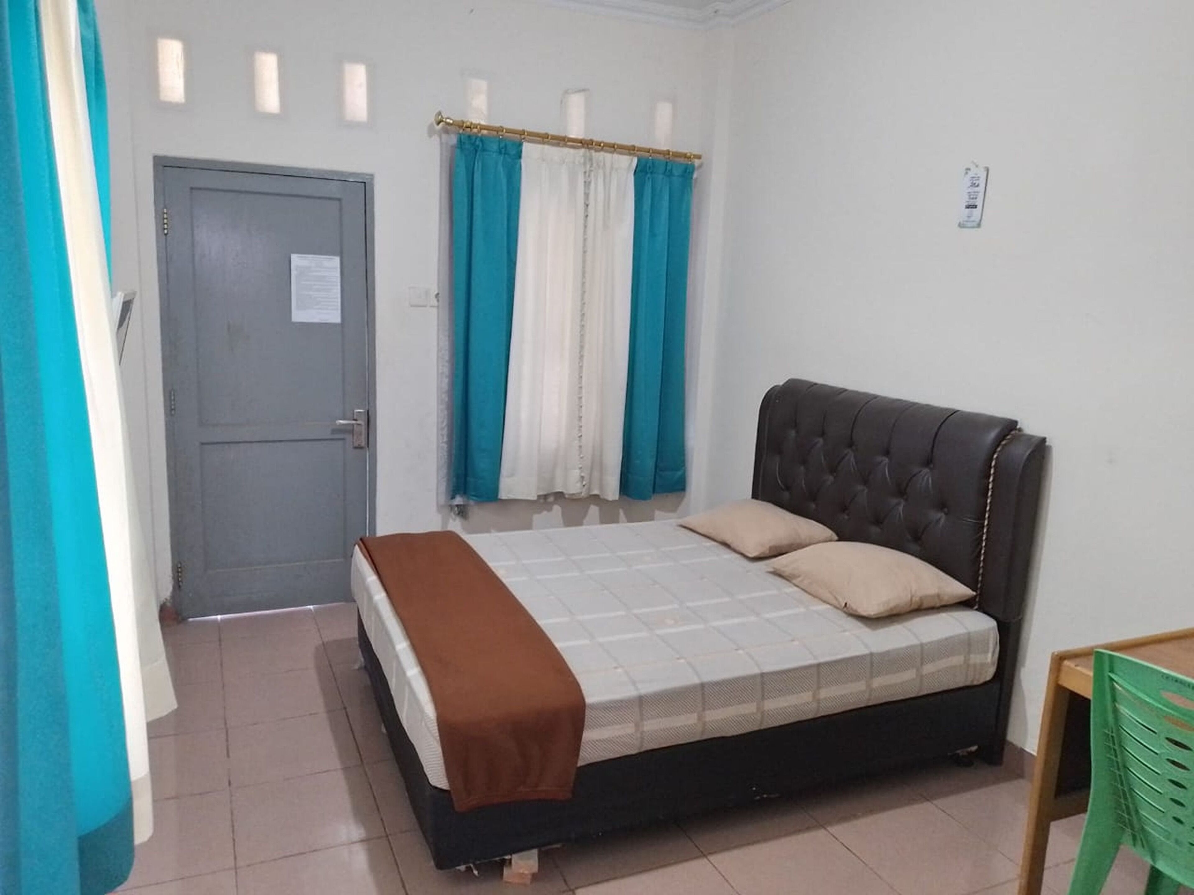 Standard Room | Desk, free WiFi, bed sheets