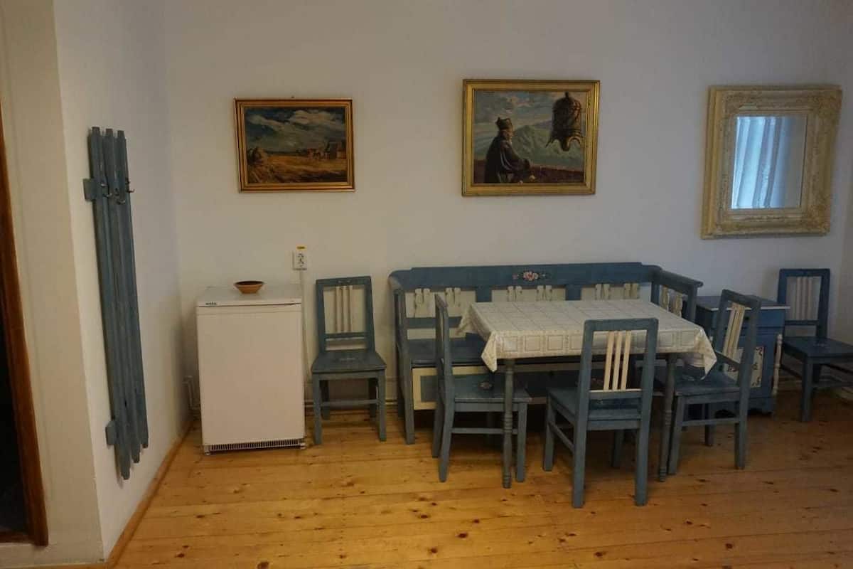 Triple Room, Private Bathroom | Minibar, WiFi (free), individually furnished, bed sheets