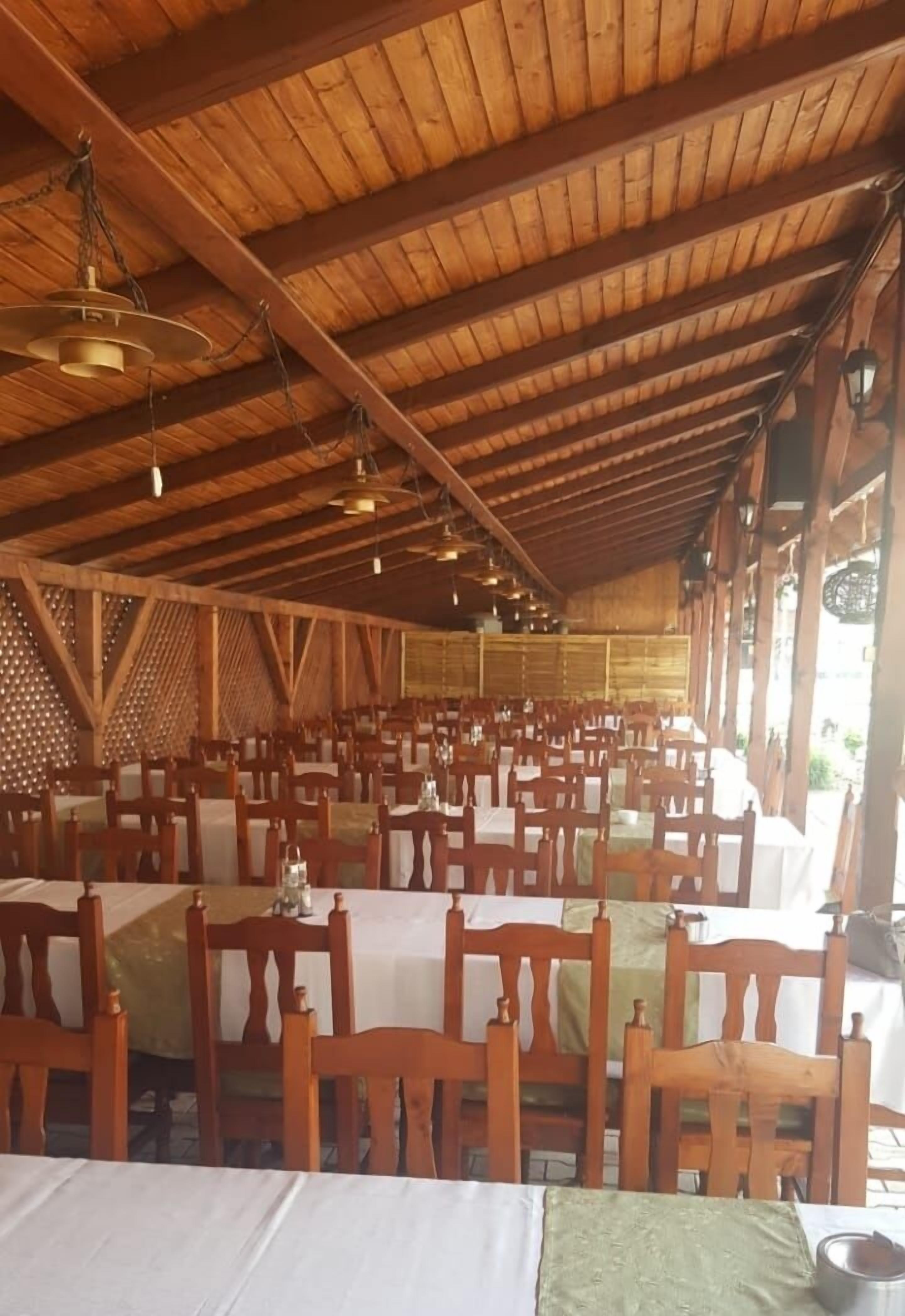 Daily buffet breakfast (RON 27 per person)