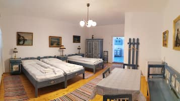 Kamar Triple | 1 kamar tidur, minibar, dan dilengkapi dengan perabotan berbeda-beda