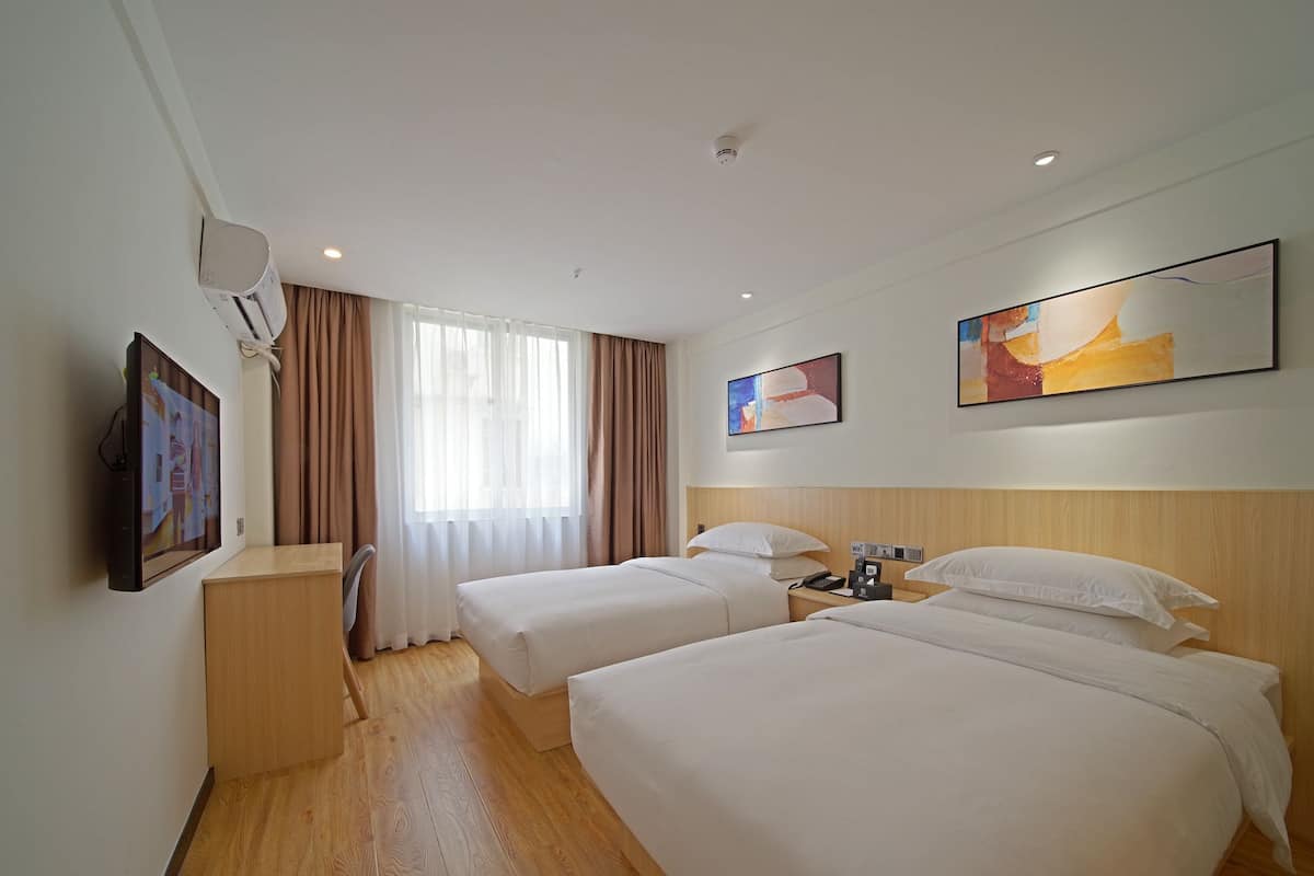 Habitación Business con 2 camas individuales, fumadores | Caja fuerte, escritorio, cortinas opacas y tabla de planchar con plancha