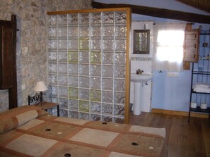 6 chambres, draps fournis