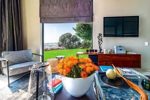 Villa, 3 Bedrooms | In-room dining - Stunning Wine Farm Villa (Cape Town)