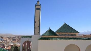 تفاصيل الفندق من الخارج