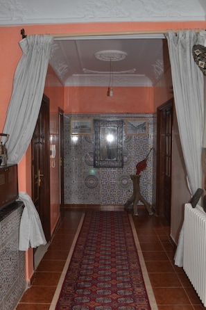 Dusche, Regendusche, Hausschuhe, Handtücher