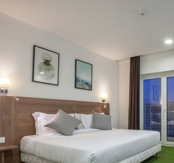 高级双人房 | 迷你吧、办公桌、熨斗/熨板、免费 WiFi