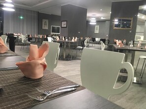 Desayuno continental gratuito y diario