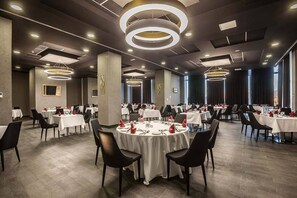 Spécialités Cuisine locale et internationale