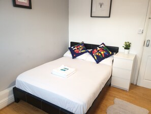 Free WiFi, bed sheets - Brick Lane Flats (London)