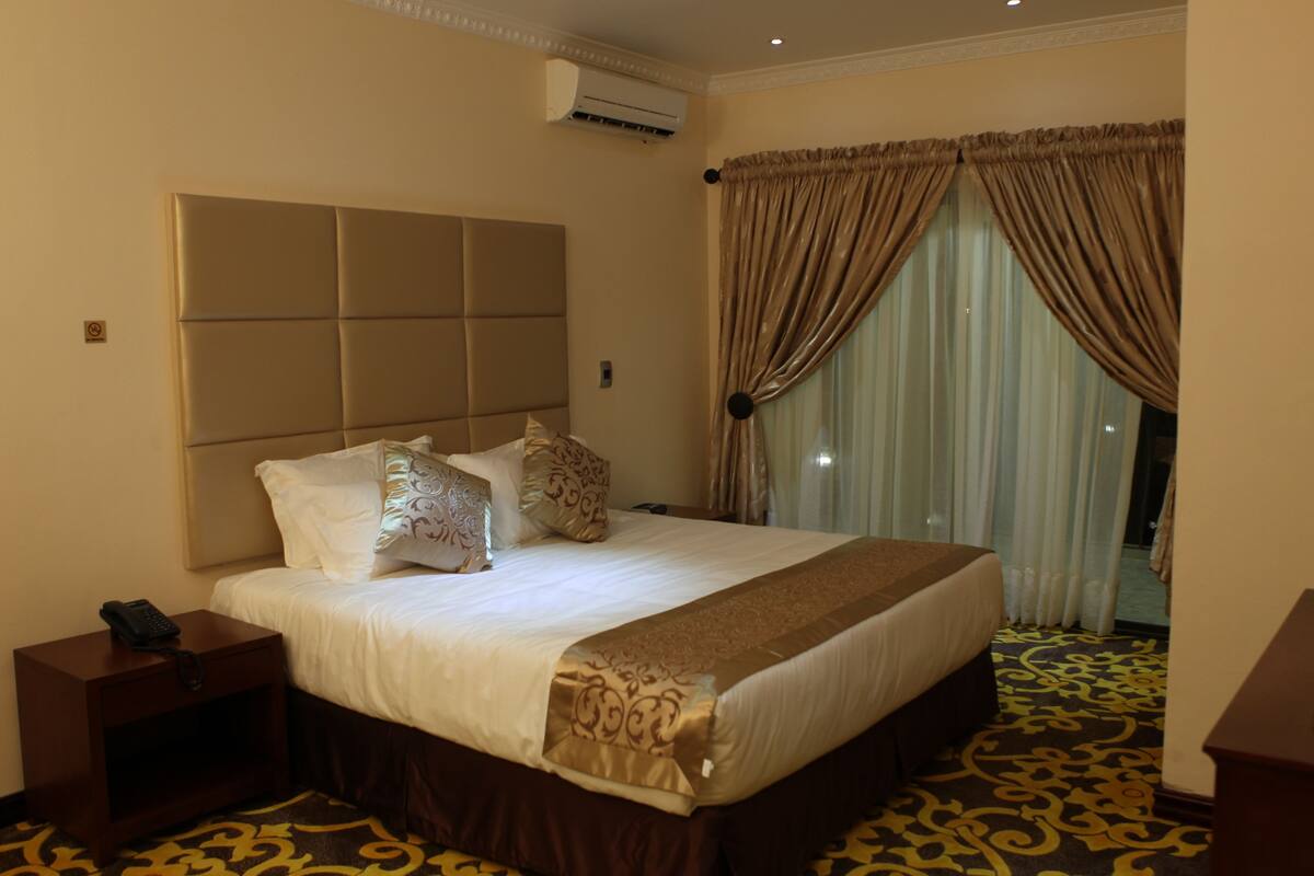 Executive Suite, City View | Premium bedding, down duvets, in-room safe, desk
