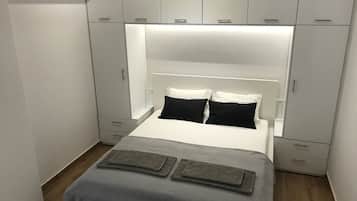 Luxury-Studio | Schreibtisch, laptopgeeigneter Arbeitsplatz, Verdunkelungsvorhänge