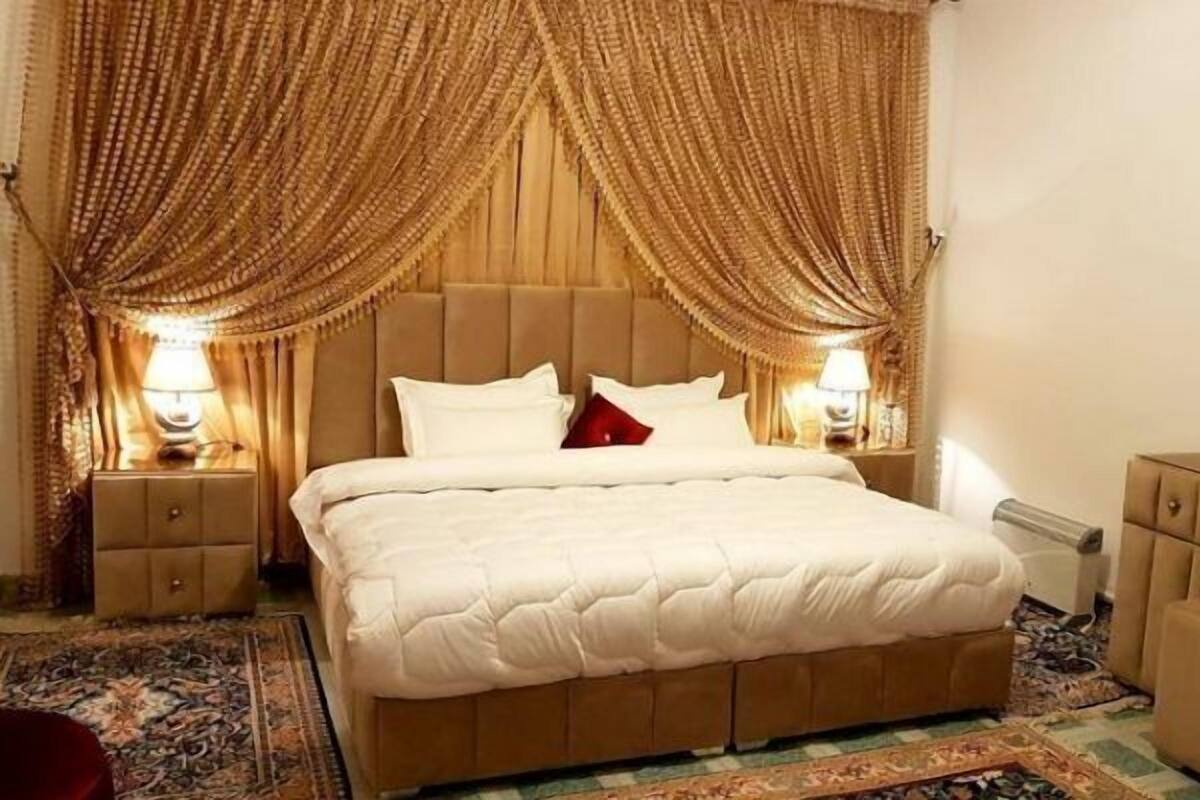 Deluxe Room, 1 King Bed (Mouly Younes) | Desk, iron/ironing board (on request), WiFi (free)