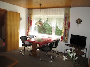 Apartment, 1 Schlafzimmer (11,cleaning fee on top of rate 30 EUR) | Essbereich im Zimmer