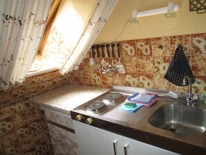 Căn hộ, 1 phòng ngủ (11,cleaning fee on top of rate 30 EUR) | Bếp riêng | Tủ lạnh, lò vi sóng, bếp nấu, dụng cụ pha cà phê/trà 