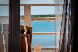 Decoración personalizada, muebles diferentes y escritorio 