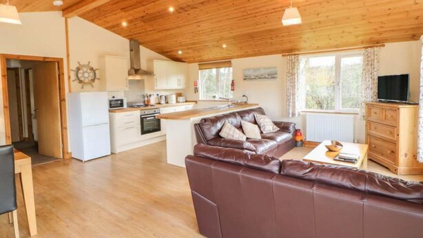 Chalet (Essex) | Wohnbereich | Flachbildfernseher