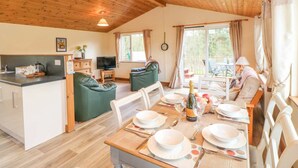 Chalet (Durham) | Wohnbereich | Flachbildfernseher