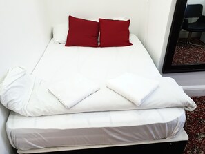 Suite (1) | Free WiFi, bed sheets - The Room Guest (London)