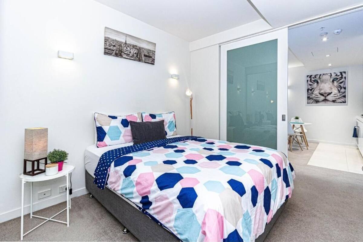 Apartment, 1 Bedroom | Desk, laptop workspace, blackout drapes, soundproofing