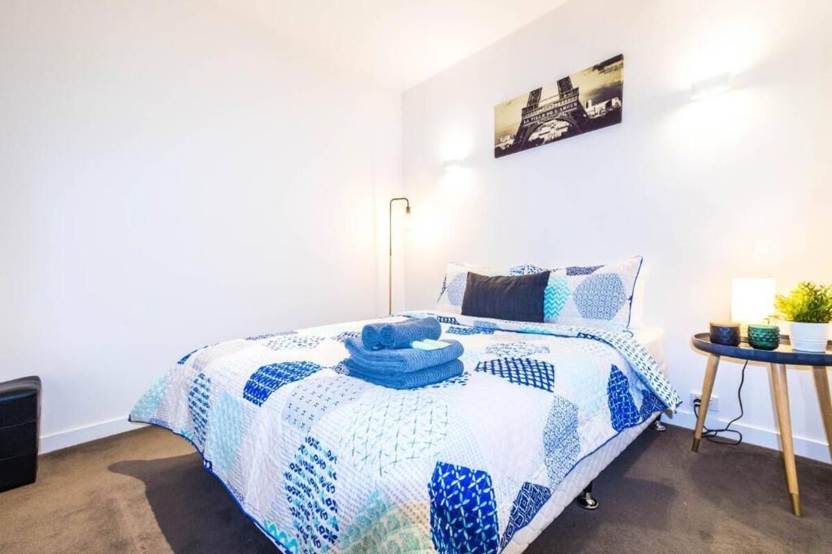 Superior Apartment | Desk, laptop workspace, blackout drapes, soundproofing