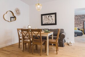 Deluxe-Apartment, 2 Schlafzimmer, Nichtraucher, Kochnische | Wohnzimmer