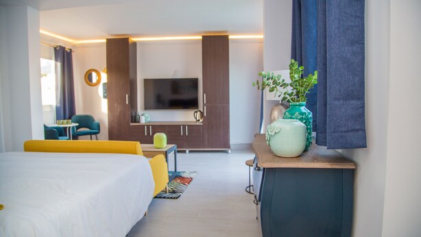 Royal Suite, 1 Queen Bed, Mountain View - Seven Golden Mile (Marbella)