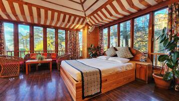 Royal Suite | Premium bedding, rollaway beds, free WiFi, bed sheets