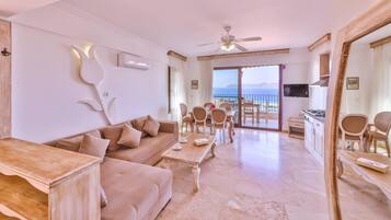 In-room safe, free WiFi, bed sheets