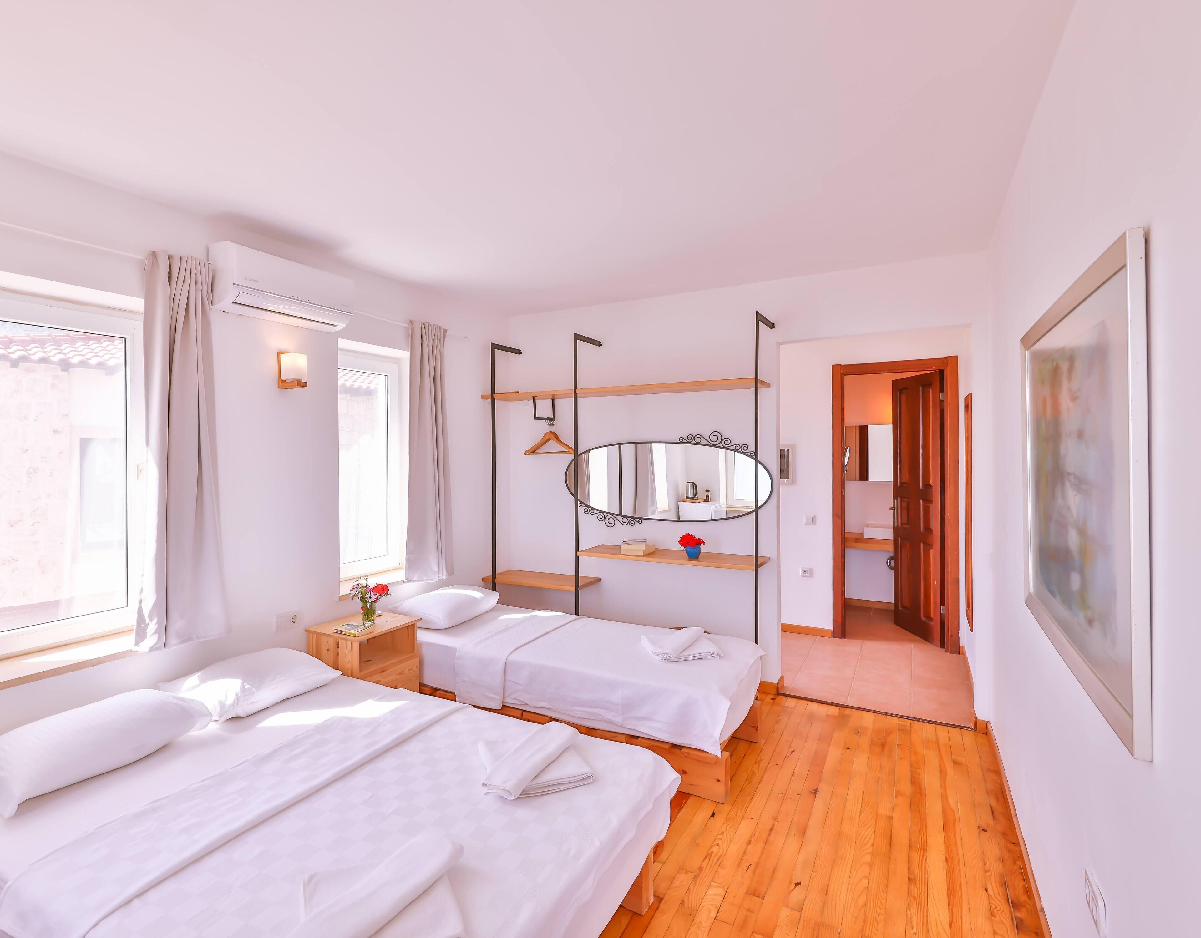 triple room | 1 bedroom, in-room safe, free wifi, bed sheets