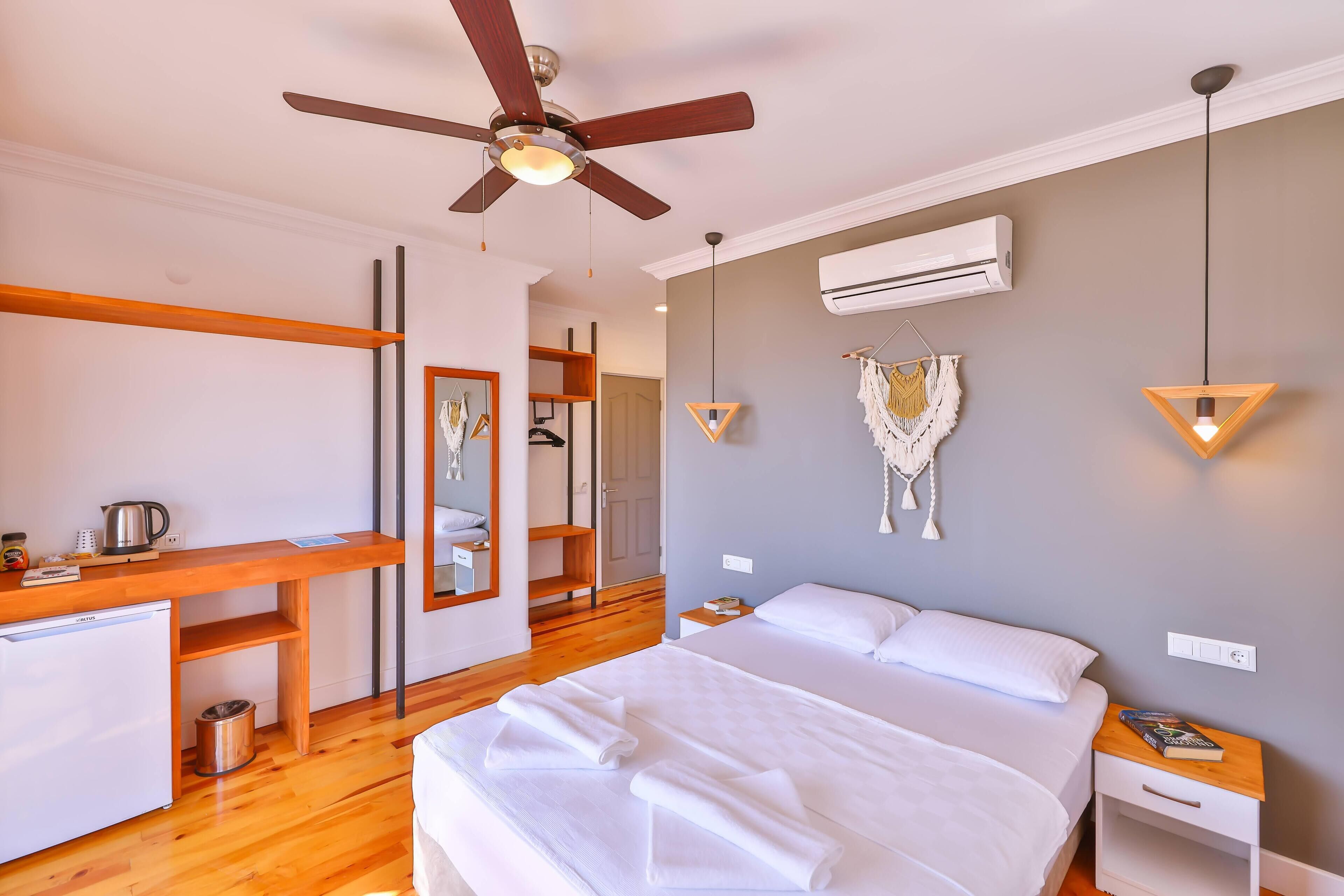 deluxe room | 1 bedroom, in-room safe, free wifi, bed sheets
