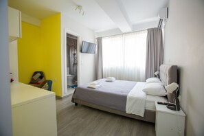 Deluxe-Zimmer, Stadtblick (6) | Hochwertige Bettwaren, Schreibtisch, laptopgeeigneter Arbeitsplatz