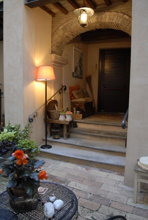 Courtyard - Palazzo Bonfranceschi (Belforte del Chienti)