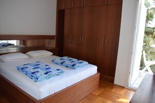 免费婴儿床、免费 WiFi、床单