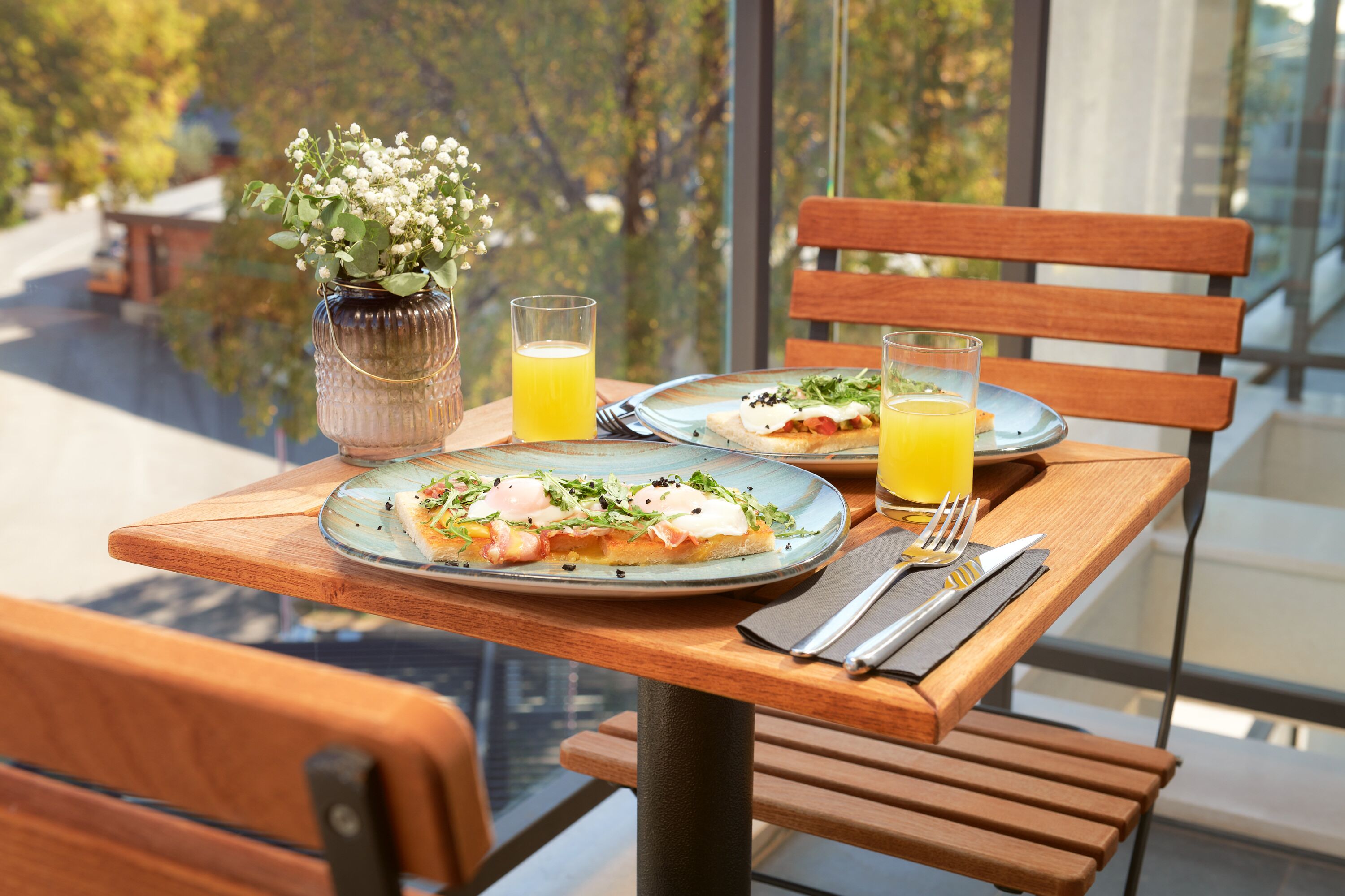 standard double or twin room, balcony, city view | in-room dining