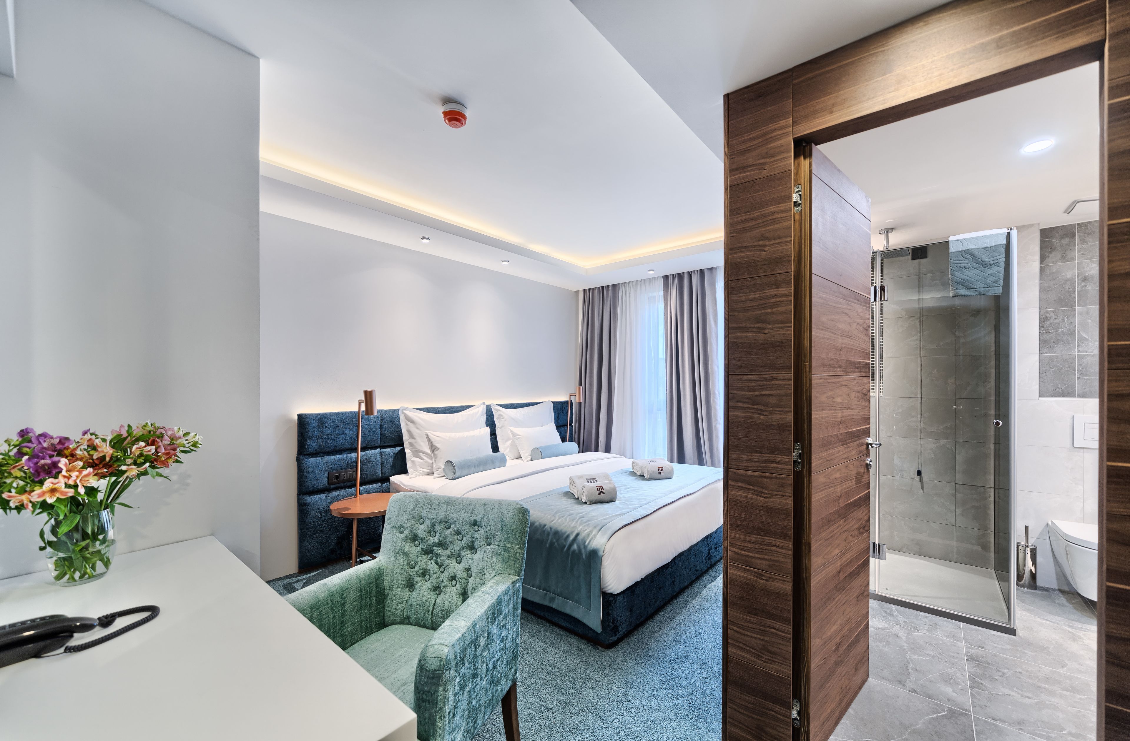 hypo-allergenic bedding, minibar, in-room safe, desk