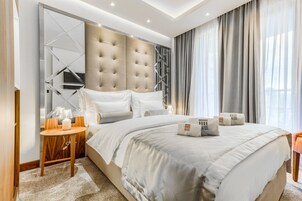 Standard Double Room, City View | Hypo-allergenic bedding, minibar, in-room safe, desk