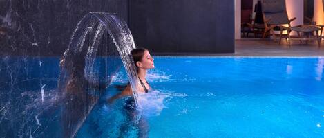Indoor pool, pool loungers