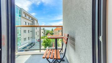 Chambre Classique Double ou avec lits jumeaux, balcon, vue ville | Vue de la chambre