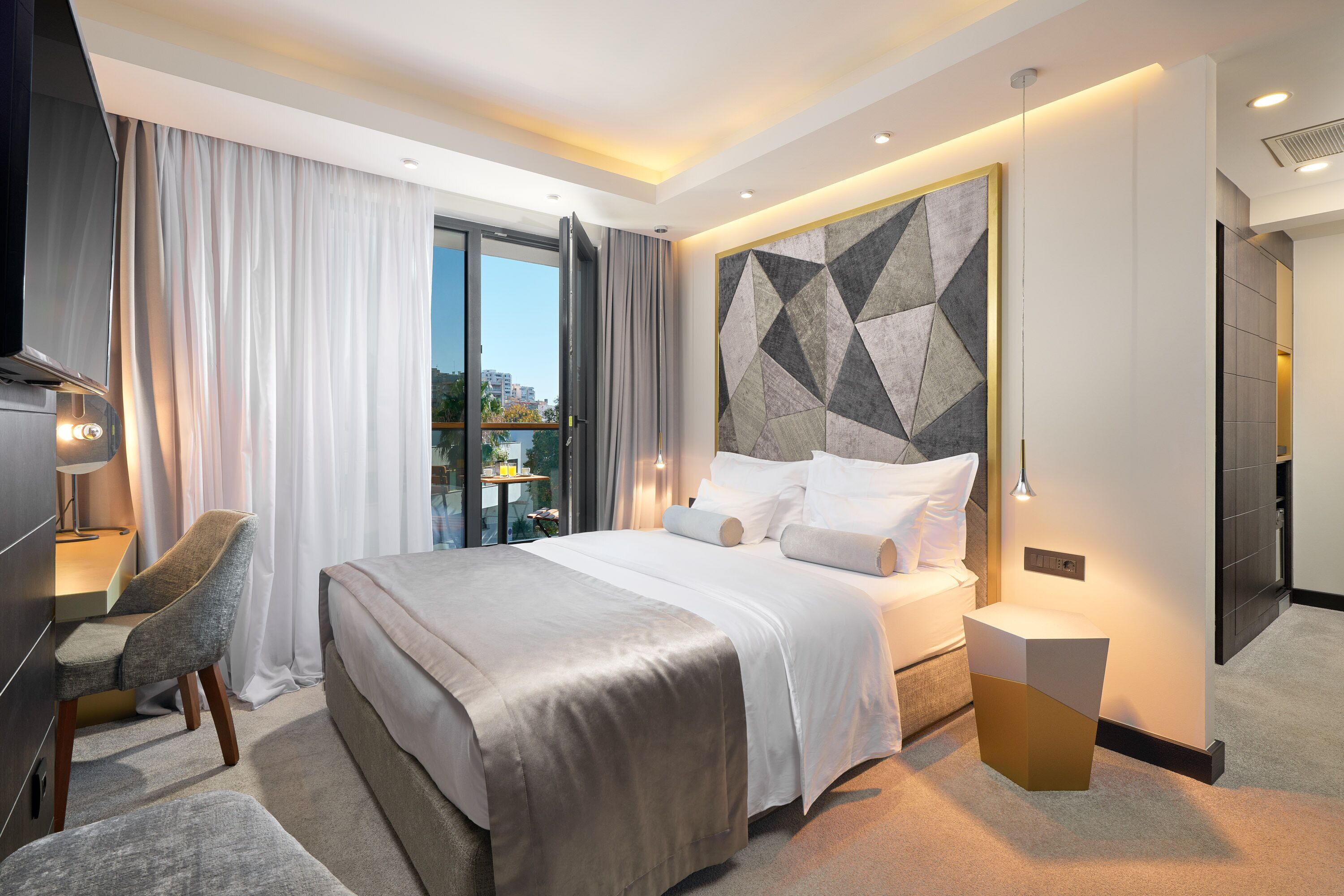 standard double or twin room, balcony, city view | hypo-allergenic bedding, minibar, in-room safe, desk