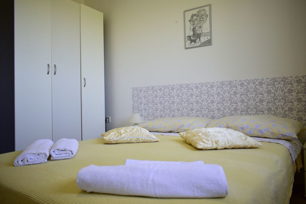 Classic Apartment | Free WiFi, bed sheets