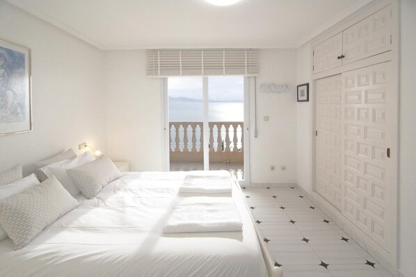 4 slaapkamers, een strijkplank/strijkijzer, gratis wifi, beddengoed