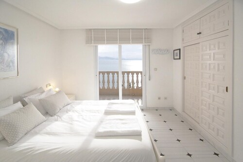 Penthouse in first line of the Mar Menor. Impressive views. 