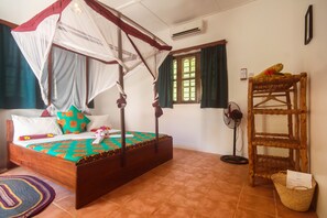 1 Schlafzimmer, hochwertige Bettwaren, Zimmersafe, individuell dekoriert