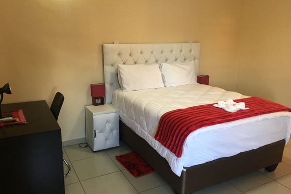 Executive Double Room, 1 Bedroom | Desk, laptop workspace, iron/ironing board, WiFi (free)