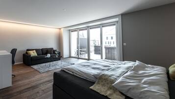 Ropa de cama de alta calidad y escritorio