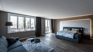 Suite, Gartenblick | Hochwertige Bettwaren, Schreibtisch, laptopgeeigneter Arbeitsplatz